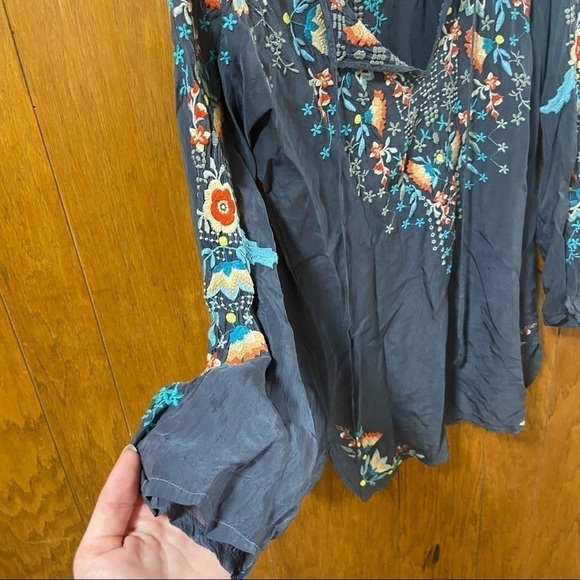 Johnny Was Julie Sunrise Embroidered Blouse Size XS - Picture 8 of 11